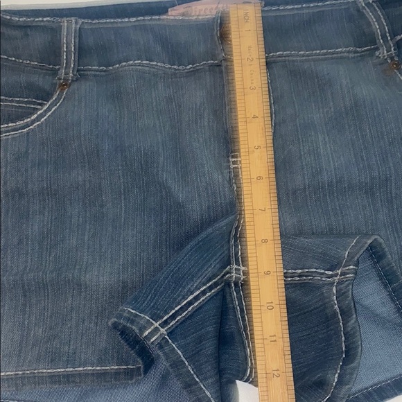 Freestyle  Blue Shorts with Classic Denim Look - Picture 3 of 5